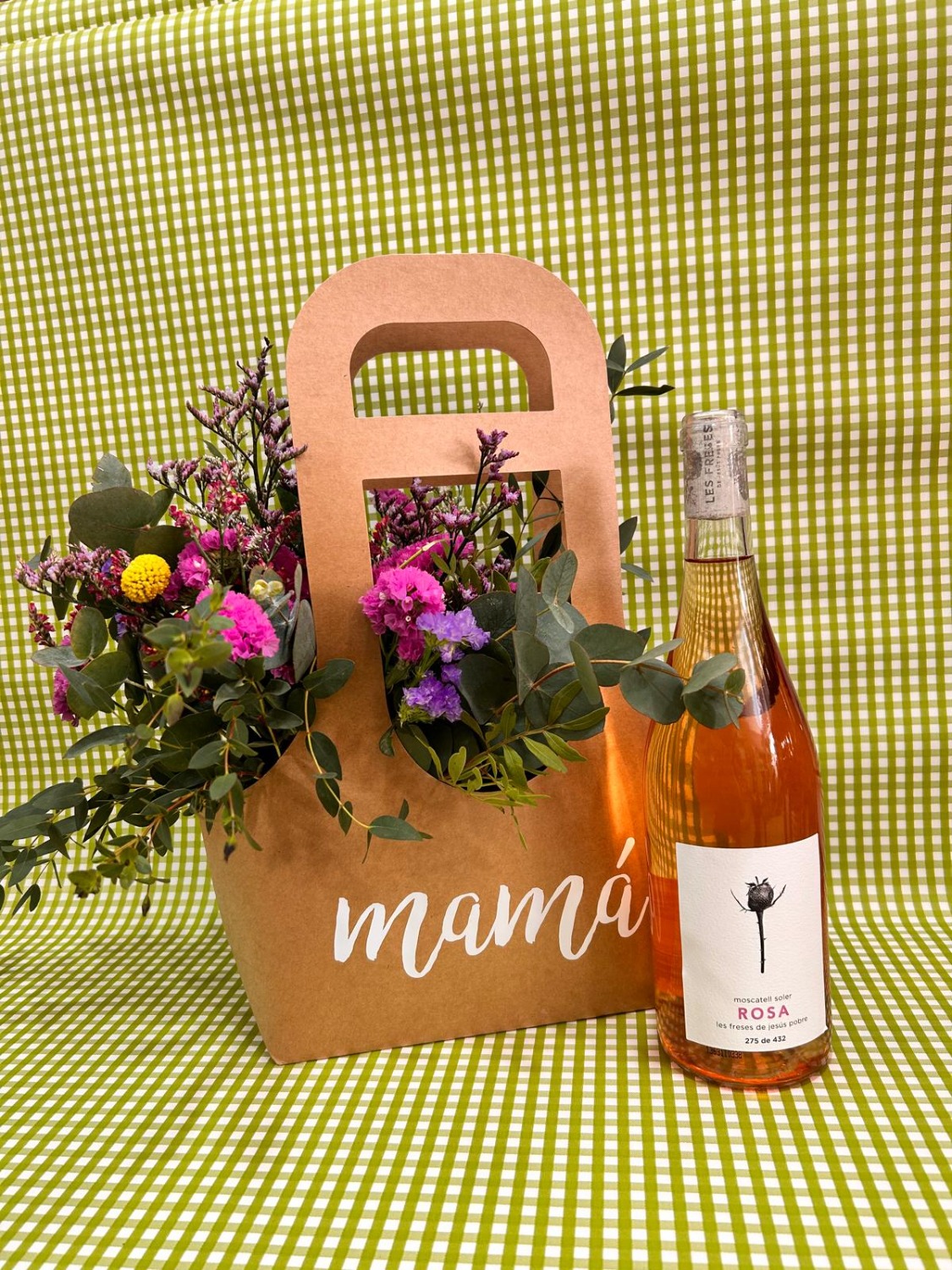Dia de la Madre: pack ramito silvestre y botella de Rosa 38€ recoger en Floristería Mandarina (Dénia)
